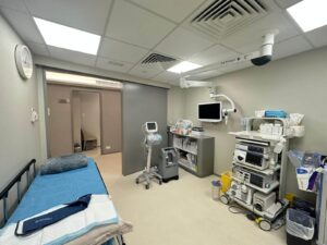精確內視鏡及診斷中心採用先進的醫療設備進行大腸鏡檢查